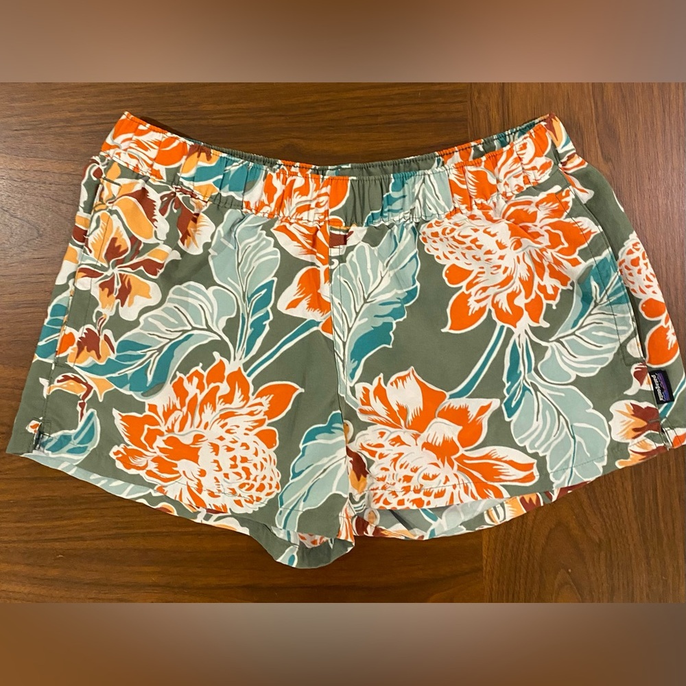 Patagonia Floral Women's Shorts in Orange and Gray Baggie Shorts Size Small